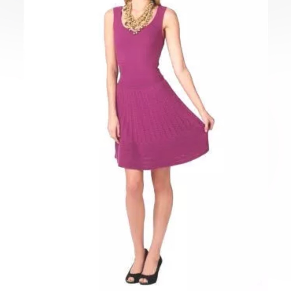 Lilly Pulitzer PLUM JEZEBEL HOLLYSTOCK
STEPPING STONE STITCH
DRESS size S